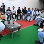 यूक्रेन से लौटे छात्रों से पीएम नरेंद्र मोदी ने की मुलाकात, जाना हालचाल