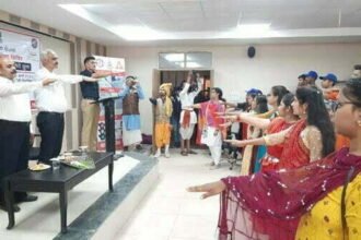 स्वामी विवेकानंद टेक्नीकल विश्वविद्यालय नेवई में एक दिवसीय यातायात प्रशिक्षण