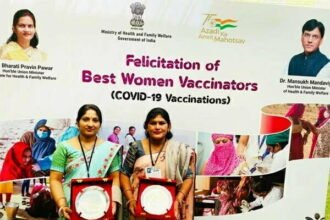 कोविड-19 टीकाकरण के अंतर्गत सर्वाधिक टीके लगाने वाली प्रदेश की दो टीकाकरण कर्मी हुईं सम्मानित