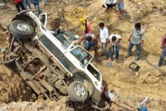 जगदलपुर-बीजापुर नेशनल हाईवे पर खाई में गिरी स्कॉर्पियो, तीन की मौत, तीन घायल