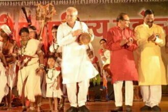 बस्तर बैंड की धुन पर झूमे सीएम बघेल, बजाया मुंडा बाजा, मिलाया ताल से ताल