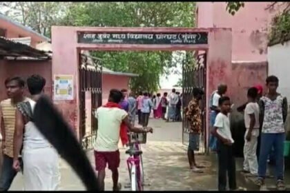 भूखे पेट कृमि नाशक दवा देने से बिगड़ी 80 बच्चों की हालत, भड़के परिजन