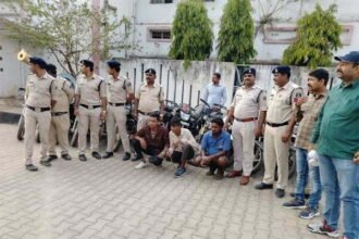 दुर्ग पुलिस की बड़ी कार्रवाई: 17 मोटर साइकिलों की चोरी करने वाले 3 गिरफ्तार, मोडिफाई कर बेचने की थी तैयारी