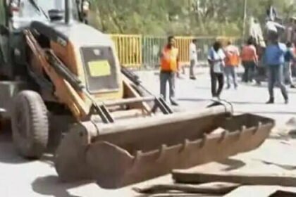 सुको की रोक के बावजूद एमसीडी की कार्रवाई जारी, निगम ने कहा- अभी तक नहीं मिला आदेश, उधर ओवैसी की धमकी
