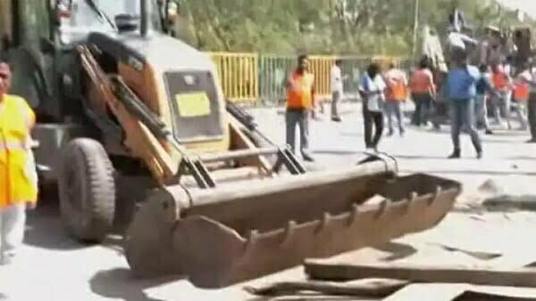 सुको की रोक के बावजूद एमसीडी की कार्रवाई जारी, निगम ने कहा- अभी तक नहीं मिला आदेश, उधर ओवैसी की धमकी