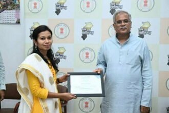 मुख्यमंत्री ने छत्तीेसगढ़ मॉडल विषय पर आधारित प्रतियोगिताओं के प्रतिभागियों को किया पुरस्कृत