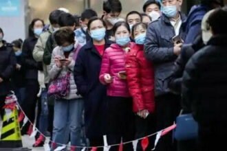 चीन में कोरोना से हाहाकार : शंघाई-बीजिंग में सामान की डिलीवरी लेने पर भी रोक, जनता में फैल रहा आक्रोश