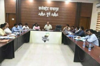 हर घर में पेयजल सुविधा उपलब्ध कराने मिशन मोड पर करें काम-कलेक्टर डॉ. नरेन्द्र भूरे