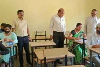 स्कूल शिक्षा मंत्री डॉ. टेकाम ने राज्य ओपन स्कूल परीक्षा केन्द्रों का किया औचक निरीक्षण