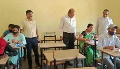 स्कूल शिक्षा मंत्री डॉ. टेकाम ने राज्य ओपन स्कूल परीक्षा केन्द्रों का किया औचक निरीक्षण