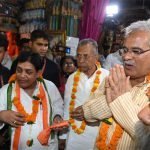 सीएम बघेल दूधाधारी मठ पहुंचकर पूजा अर्चना कर की प्रदेश की खुशहाली की कामना