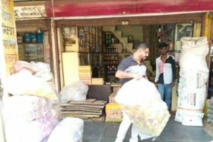 मार्केट क्षेत्र में सड़क बाधित करने वाले व्यवसाईयो को चेतावनी, सड़क तक सामान फैलाकर कारोबार करने वालों के खिलाफ कार्रवाई