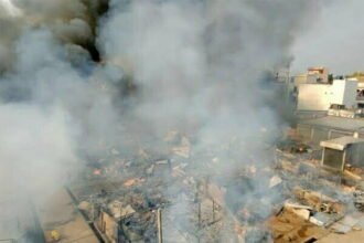 भिलाई बड़ी खबर: फल मंडी विजय काम्प्लेक्स के पास सिलेंडर फटने से बस्ती जलकर खाक, देखे विडियो