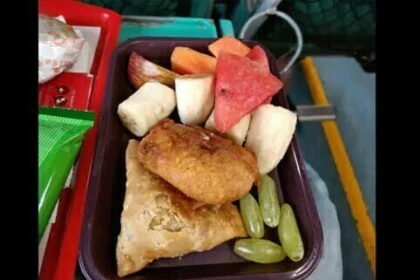 ट्रेन में मुस्लिम यात्री ने मांगी थी चाय, मिला इफ्तार भोजन, कैटरिंग स्टाफ ने यूं जीता दिल