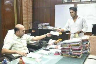 पर्यावरण प्रेमी स्व. गेंदलाल देशमुख द्वारा लगाए पेड़ों की कटाई रोकने पर्यावरण प्रेमियों ने दिया आवेदन