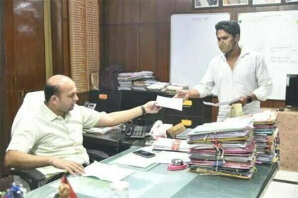 पर्यावरण प्रेमी स्व. गेंदलाल देशमुख द्वारा लगाए पेड़ों की कटाई रोकने पर्यावरण प्रेमियों ने दिया आवेदन