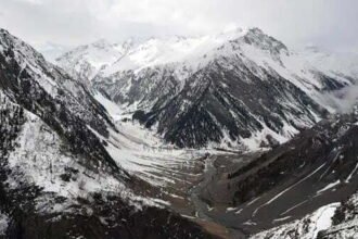 भीषण हादसा, निर्माणाधीन पुल ढहने से 4 मजदूरों की गई जान, 2 की बची जान