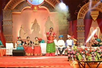 शिवरीनारायण में सांस्कृतिक कार्यक्रमों का लोगों ने देर रात तक उठाया लुत्फ , ममता चंद्राकर के गीतों पर झूमे दर्शक