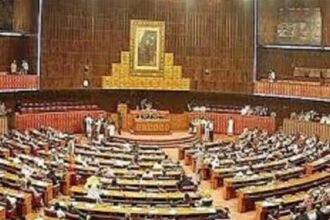 बड़ी खबर: पाक में अविश्वास प्रस्ताव पर डिप्टी स्पीकर का बड़ा फैसला: इमरान सरकार के खिलाफ नहीं हुआ मतदान, 25 अप्रैल तक संसद स्थगित