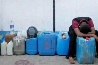 श्रीलंका में खत्म होने की कगार पर पेट्रोल-डीजल! भारत की भेजी मदद भी पड़ रही कम