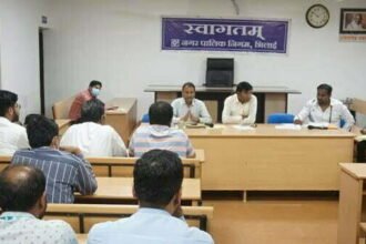 धन्वंतरी जेनेरिक मेडिकल स्टोर योजना के माध्यम से अधिक से अधिक लोगों को लाभ पहुंचाने निगम आयुक्त प्रकाश सर्वे ने ली नर्सिंग होम के संचालकों के साथ बैठक