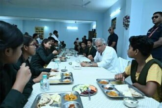 नेहरू जी की कहानी के माध्यम से प्रयास के बच्चों को मुख्यमंत्री ने सिखाया लोकतंत्र का पाठ