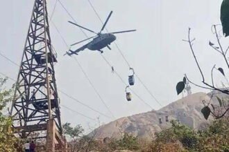 रोपवे हादसा: तीसरे दिन 12 लोगों को सेना ने बचाया, 2500 फीट की ऊंचाई पर अब भी फंसी हैं दो जिंदगियां