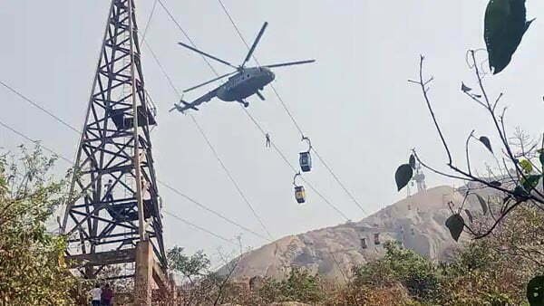 रोपवे हादसा: तीसरे दिन 12 लोगों को सेना ने बचाया, 2500 फीट की ऊंचाई पर अब भी फंसी हैं दो जिंदगियां