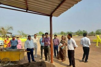 गौठान में हो रही गतिविधियों का निरीक्षण किया दुर्ग संभागायुक्त ने
