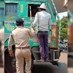 पुलिस की दादागिरी: भिलाई के नेहरू नगर चौक पर ट्रक ड्राइवर से कागजात के नाम पर बदतमीजी, देखे विडियो