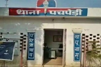 सिपाहियों ने घर में खुद रखी शराब और बना दिया केस, वीडियो सामने आया तो एसपी ने किया लाइन हाजिर