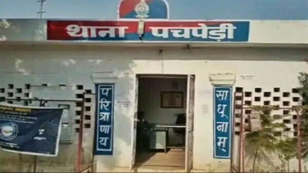 सिपाहियों ने घर में खुद रखी शराब और बना दिया केस, वीडियो सामने आया तो एसपी ने किया लाइन हाजिर