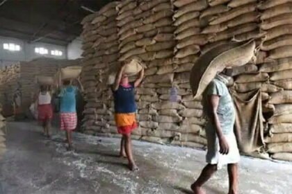 पड़ोसी देश के दर्द पर भारत का मरहम: श्रीलंका के लिए रवाना किया 40000 टन चावल, खाने का संकट जल्द होगा दूर