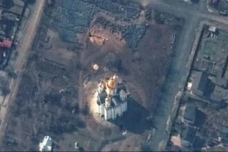 लाशें दफनाने के लिए खोदा गया 45 फीट लंबा गड्ढा, कीव में एक साथ मिले 410 लोगों के शव