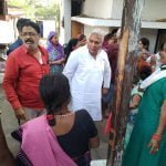 वोरा की मौजूदगी में नागरिकों ने किया पूर्व सभापति दिनेश देवांगन से तीखा विवाद, लोगों ने वाल्व में छेड़छाड़ का लगाया आरोप