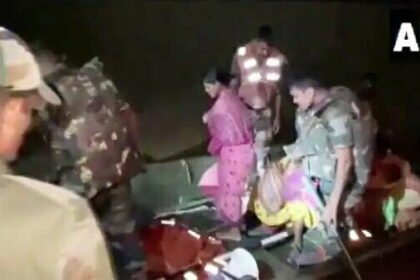 असम में लगातार बारिश से बाढ़ के हालात, जनजीवन बुरी तरह प्रभावित; रेस्क्यू ऑपरेशन में जुटी सेना