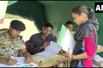 नक्सलियों से मुकाबले के लिए बस्तर फाइटर फोर्स की भर्ती शुरू, युवाओं ने कहा- डटकर करेंगे मुकाबला