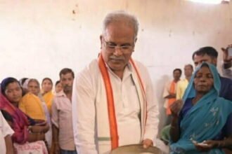 भेंट-मुलाकात अभियान: मुख्यमंत्री ने अपने हाथों से तौलकर हितग्राहियों को दिया राशन, लापरवाही पर सीएमओ पर गिरी निलंबन की गाज