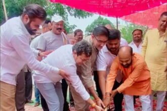 20-20 लाख की राशि से राधिका नगर और मैत्री विहार के विभिन्न सड़कों के निर्माण हेतु सिमेंटीकरण कार्य का भूमिपूजन किया गया।