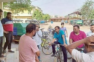 समस्याओं का जायजा लेने साइकिल भ्रमण पर निकले महापौर