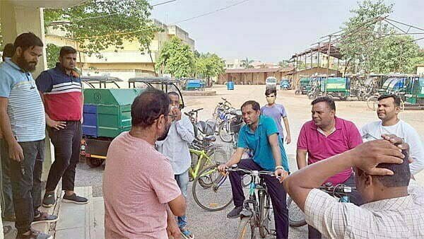 समस्याओं का जायजा लेने साइकिल भ्रमण पर निकले महापौर