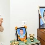 मुख्यमंत्री ने दिवंगत पायलट कैप्टन गोपाल कृष्ण पंडा के घर पहुंचकर उन्हें दी श्रद्धांजलि
