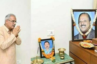 मुख्यमंत्री ने दिवंगत पायलट कैप्टन गोपाल कृष्ण पंडा के घर पहुंचकर उन्हें दी श्रद्धांजलि