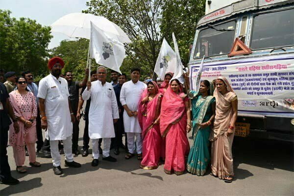 मुख्यमंत्री भूपेश बघेल ने छत्तीसगढ़ के हर्बल गुलाल को यूरोप भेजने दिखाई हरी झंडी