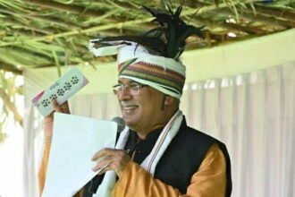 आज आपकी ही तरह मैंने भी हाट बाजार से की खरीदी, पत्नी के लिए बिंदी, सिंदूर और मेहंदी, बड़े किलेपाल में मुख्यमंत्री ने किया ग्रामीणों को संबोधित