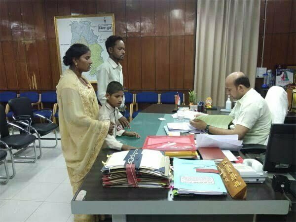 जनदर्शन से 24 घंटों के भीतर दिव्यांग को मिला समाधान