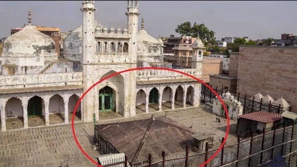 छत, दीवारें गिराने व नमाज पढऩे से मंदिर का स्वरूप नहीं बदलता, सुप्रीम कोर्ट में एक और याचिका दायर