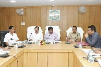 शिविर आयोजित कर नामांतरण, बंटवारा एवं सीमांकन के प्रकरणों का करें निराकरण: - संभागायुक्त कावरे