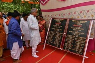 मुख्यमंत्री भूपेश बघेल भेंट-मुलाकात के चौथे दिन ग्राम कुदरगढ़ पहुंचे, क्षेत्रवासियों को 2.45 करोड़ रूपए के विकास कार्यों की दी सौगात