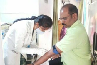 सेक्टर 7 वार्ड 66 में लगा दाई-दीदी क्लीनिक व मोबाइल हेल्थ सेंटर, स्वाथ्य प्रभारी लक्ष्मीपति राजू ने भी कराया परीक्षण